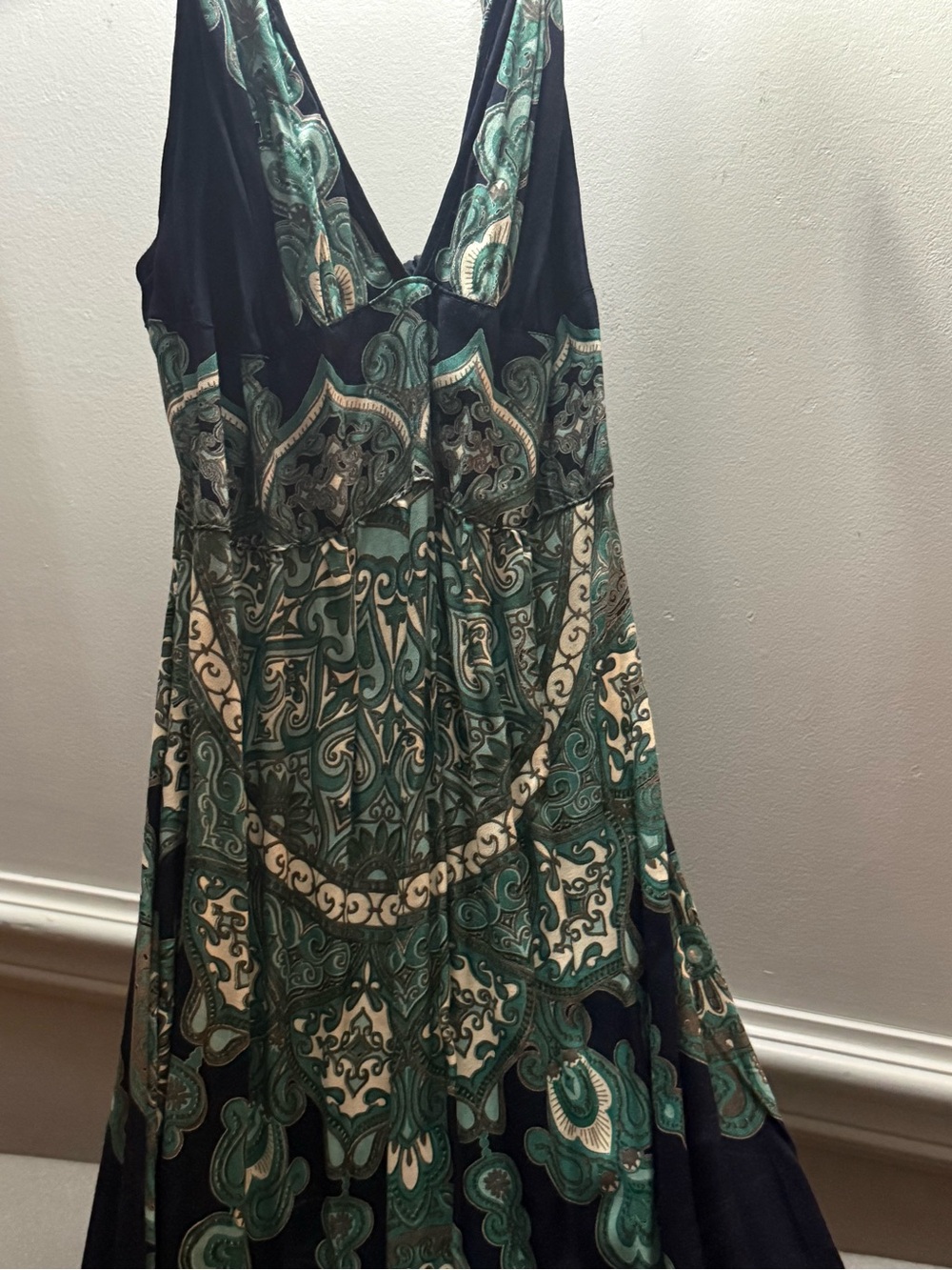 Women’s Green Patterned V-Neck Maxi Dress - Picture 1 of 7